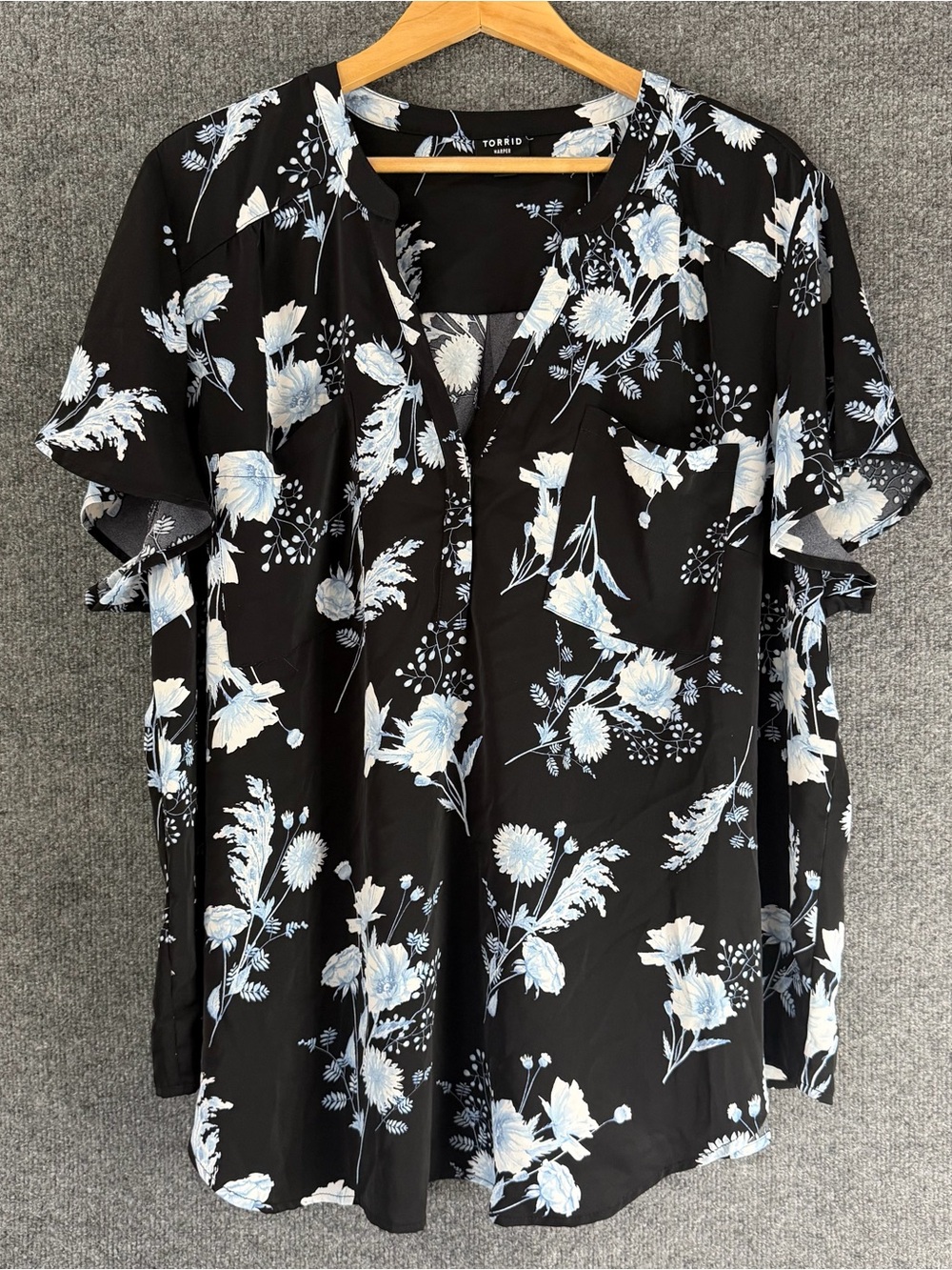 Torrid Womens Short Sleeve Floral Harper Top Size 3X Black Blue Office Feminine